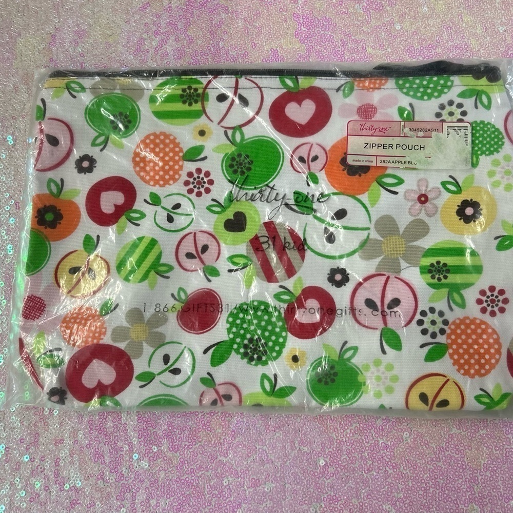 Thirty- one pouch